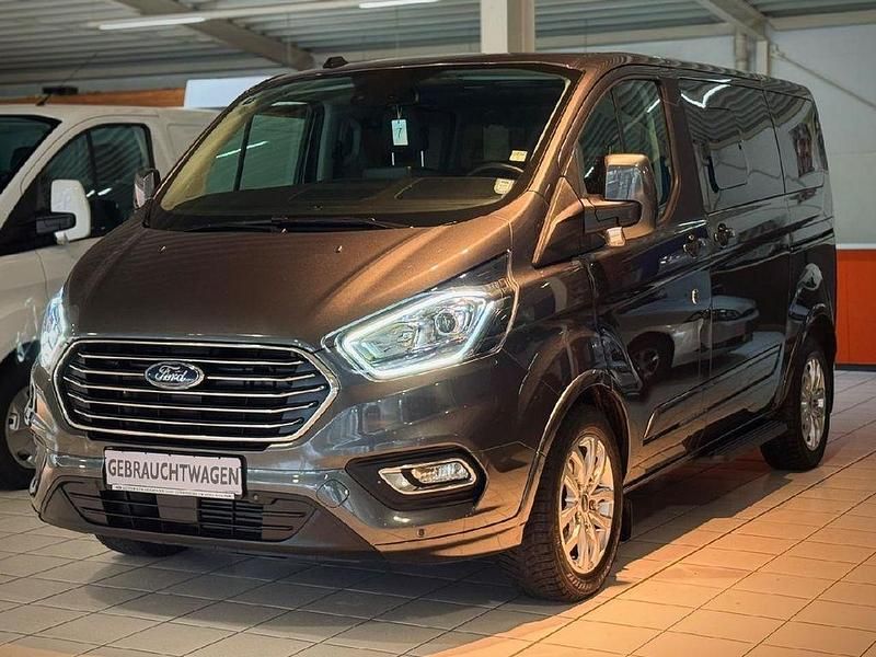 Grau Gebraucht 2023 Ford Tourneo Titanium Kombi | 39.690 € (Fairer Preis) - Bild 1/4