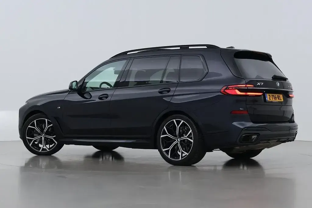 Gebraucht BMW X7 M Sport 381 PS (280 kW) 2024 Schwarz SUV