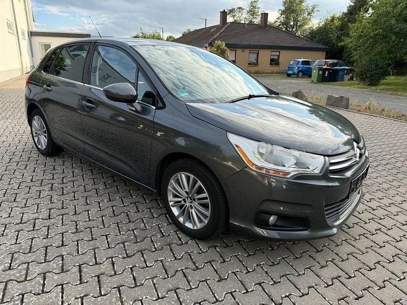 Grau Gebraucht 2011 Citroën C4 Tendance Limousine | 5.290 € (Fairer Preis) - Bild 1/4