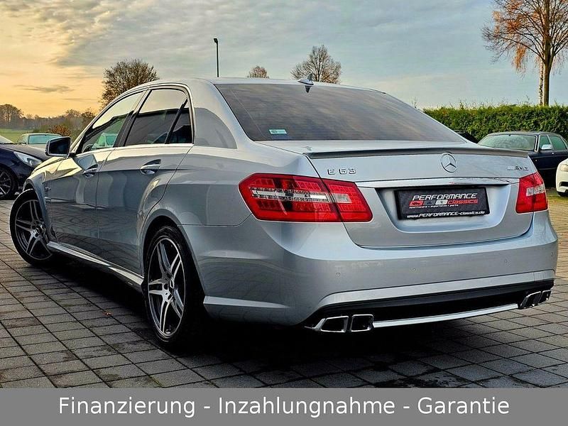 Gebraucht Mercedes E63 AMG AMG 525 PS (386 kW) 2010 Iridiumsilber  metalliclack Limousine