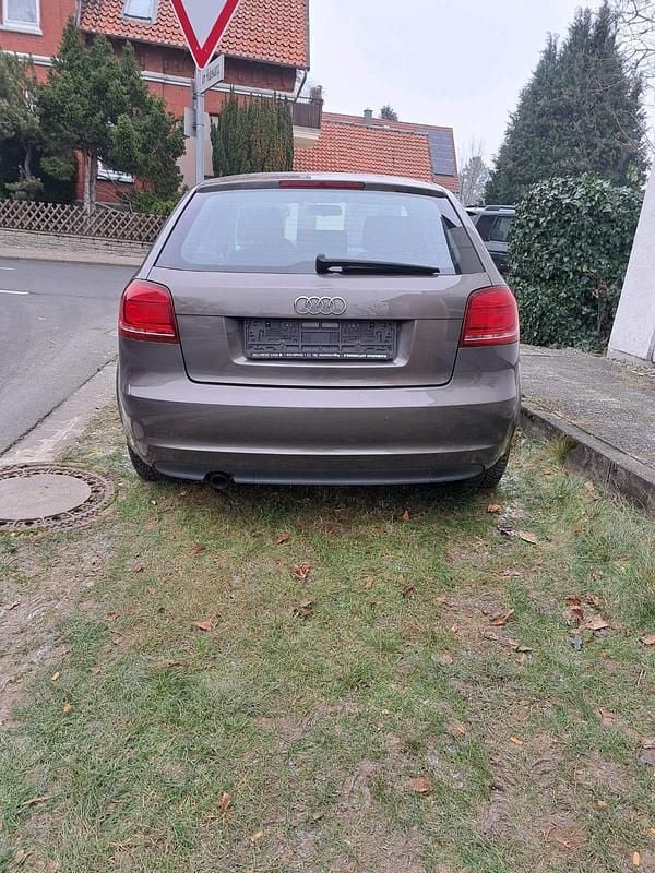 Gebraucht Audi A3 105 PS (77 kW) 2012 Grau Limousine