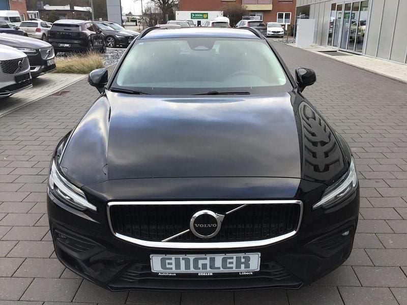 Gebraucht Volvo V60 Core 197 PS (144 kW) 2022 Black solid Kombi