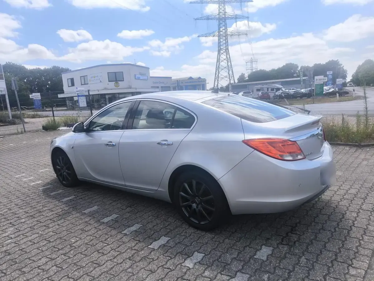 Gebraucht Opel Insignia 131 PS (96 kW) 2011 Silber Limousine