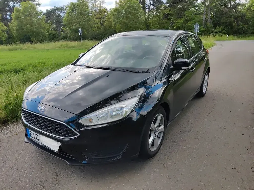 Gebraucht Ford Focus Trend 125 PS (91 kW) 2015 Schwarz Limousine