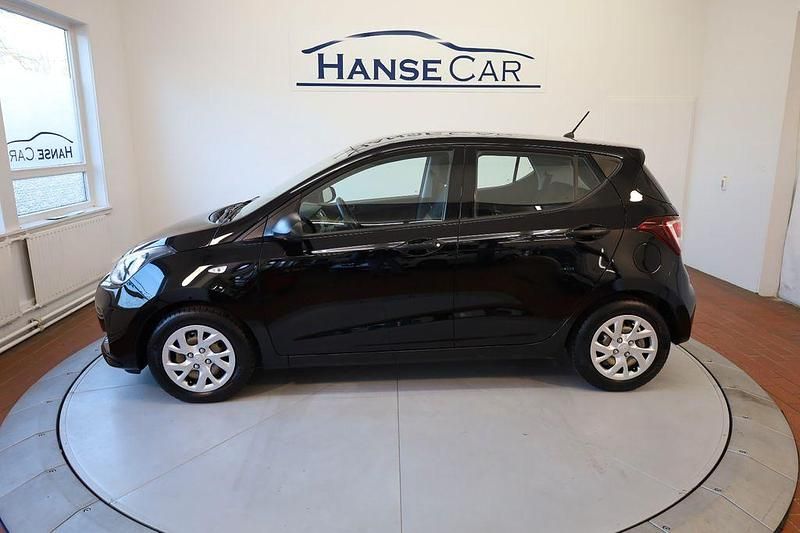 Gebraucht Hyundai i10 Select 67 PS (49 kW) 2019 Schwarz Kleinwagen