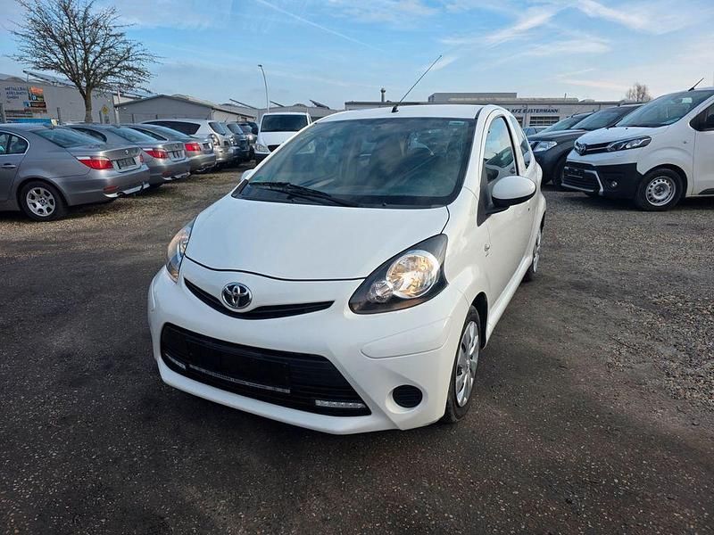 Gebraucht Toyota Aygo Cool 68 PS (50 kW) 2012 Weiß Kleinwagen