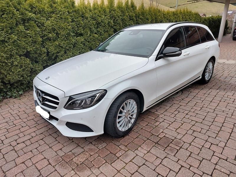 Weiß Gebraucht 2015 Mercedes C180 Avantgarde Kombi | 13.200 € (Fairer Preis) - Bild 1/4