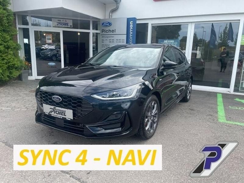 Schwarz(metallic) Gebraucht 2023 Ford Focus ST-Line Limousine | 22.795 € (Fairer Preis) - Bild 1/4