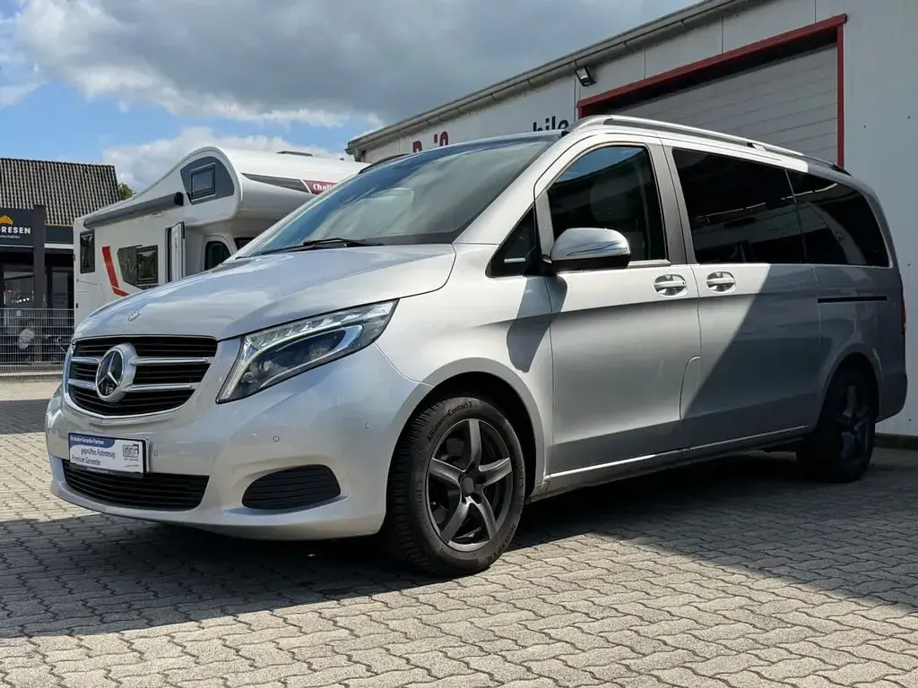 Gebraucht Mercedes V220 Edition 190 PS (139 kW) 2016 Silber Van / Kleinbus