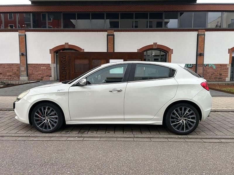 Gebraucht Alfa Romeo Giulietta Turismo 170 PS (125 kW) 2013 Weiß Kleinwagen