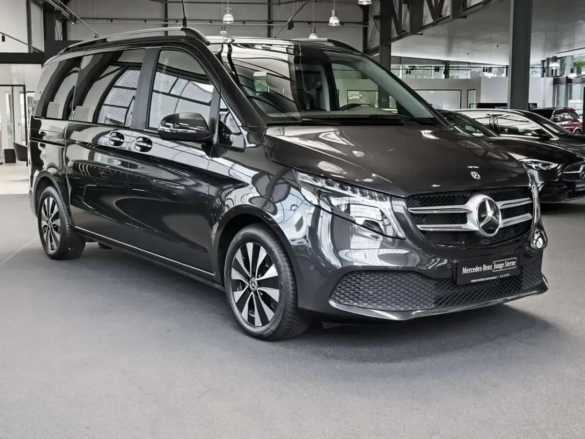 Gebraucht Mercedes V220 Edition 163 PS (119 kW) 2024 Grau Van / Kleinbus