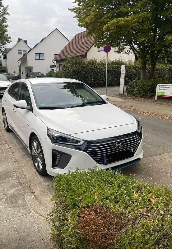 Weiß Gebraucht 2017 Hyundai Ioniq Style Limousine | 12.200 € (Fairer Preis) - Bild 1/4