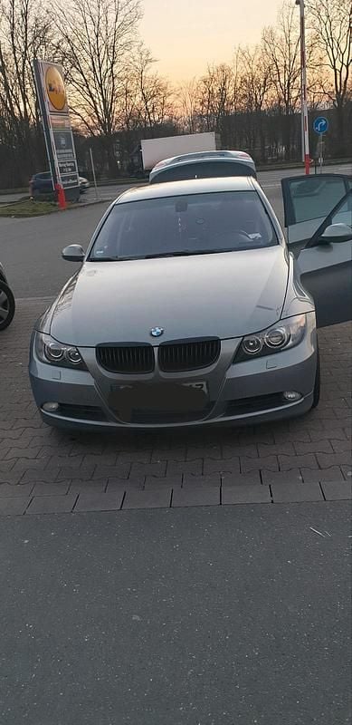 Grau Gebraucht 2006 BMW 320 Limousine | 5.000 € (Fairer Preis) - Bild 1/4