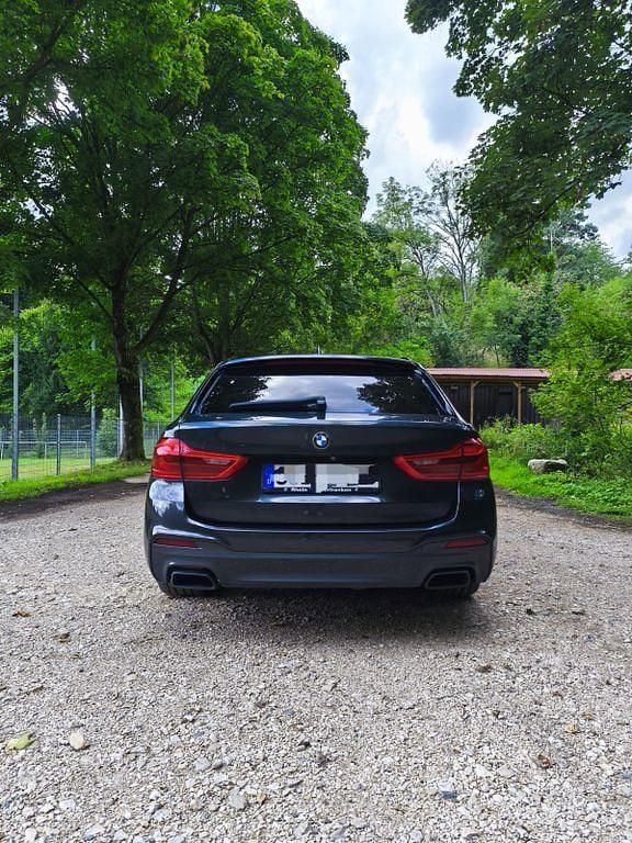 Gebraucht BMW M550 Performance 400 PS (294 kW) 2019 Grau Limousine