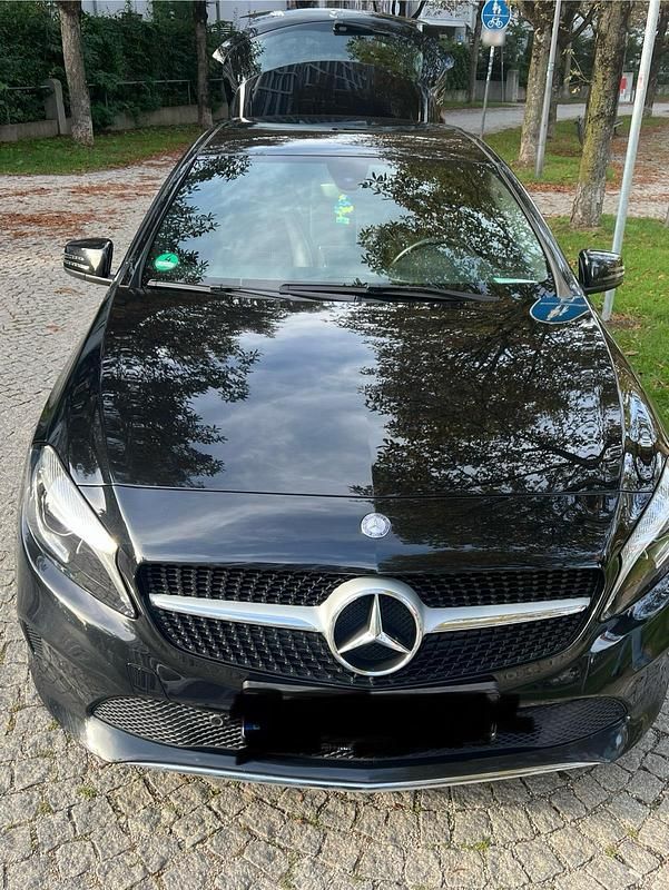 Gebraucht Mercedes A180 122 PS (89 kW) 2016 Schwarz Kleinwagen