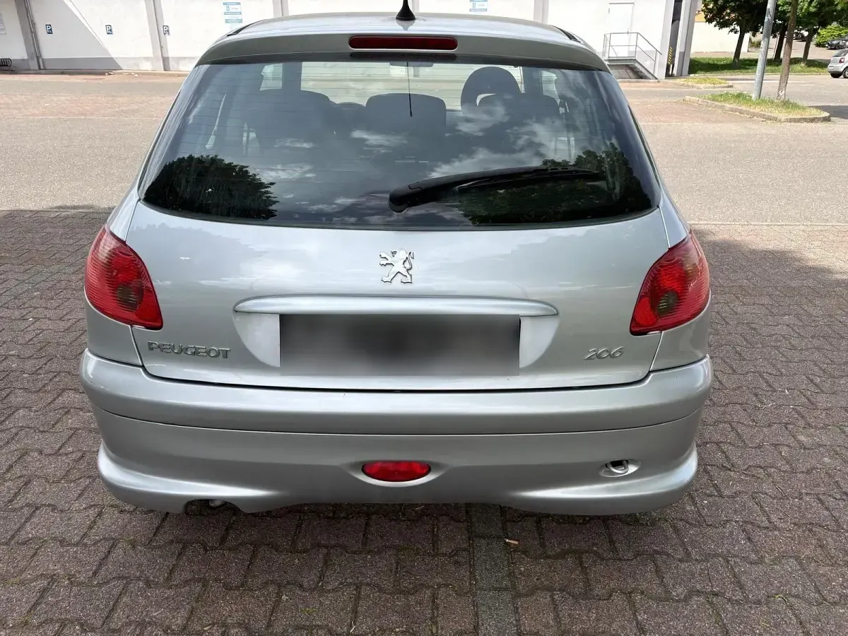 Gebraucht Peugeot 206 90 PS (66 kW) 2006 Silber Kleinwagen