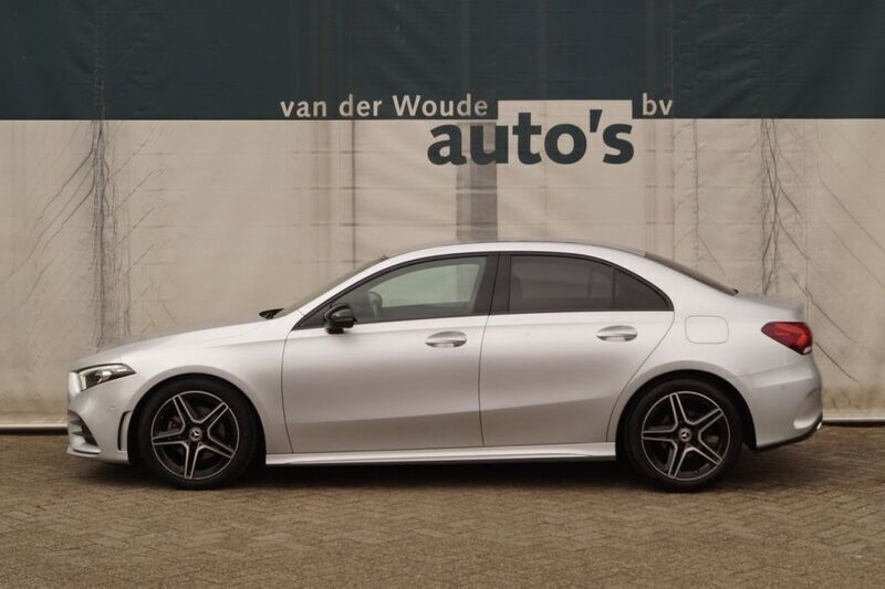 Grau Gebraucht 2020 Mercedes A180 Business Limousine | 22.309 € (Fairer Preis) - Bild 1/4