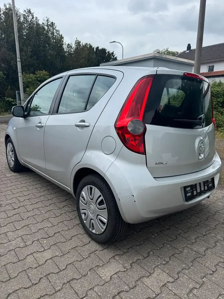Gebraucht Opel Agila 94 PS (69 kW) 2011 Silber Kleinwagen