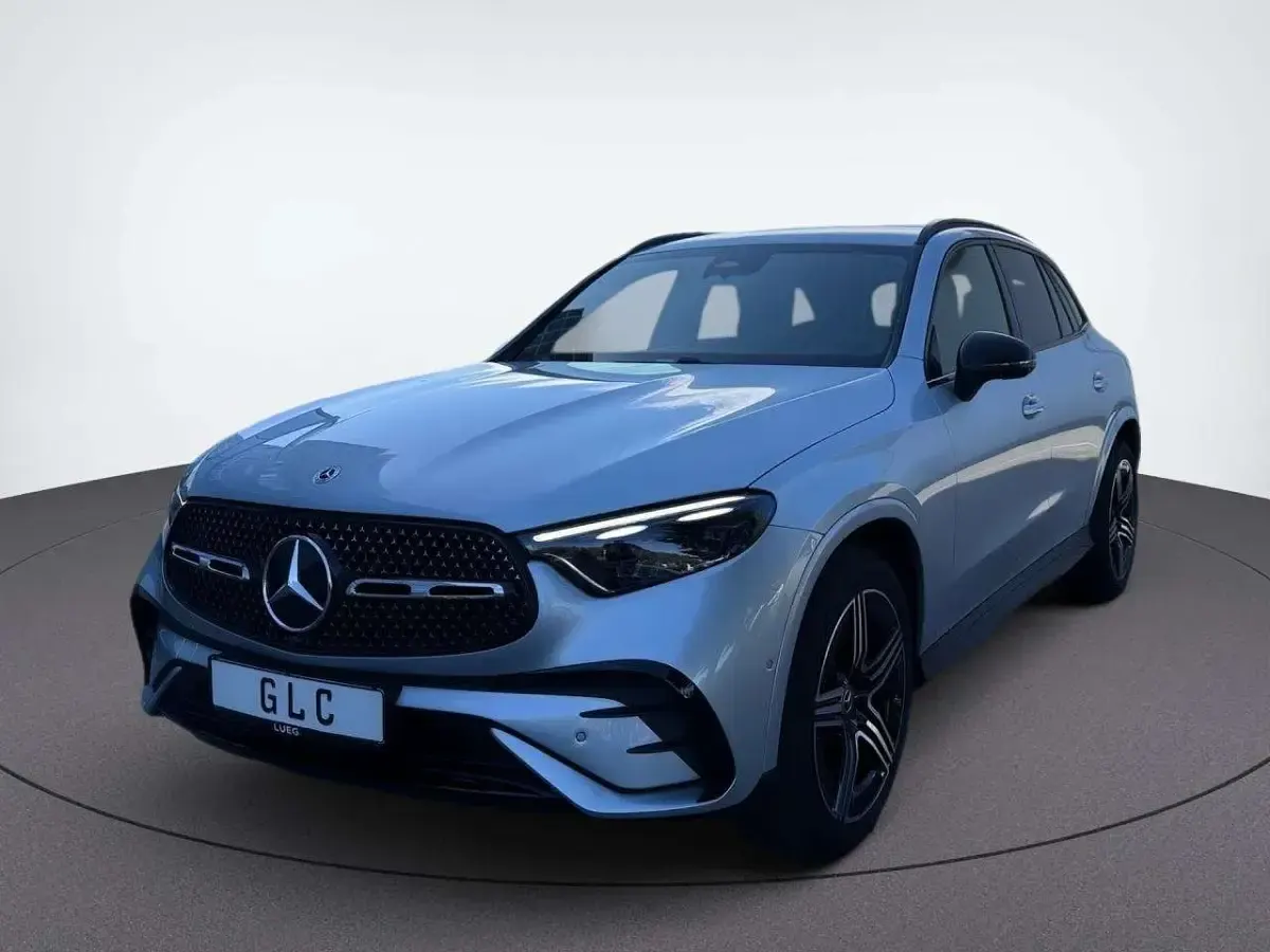 Gebraucht Mercedes GLC220 AMG 197 PS (144 kW) 2025 Metalliclack hightechsilber SUV
