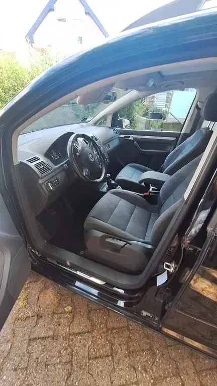 Gebraucht VW Touran Style 140 PS (102 kW) 2011 Schwarz Van / Kleinbus