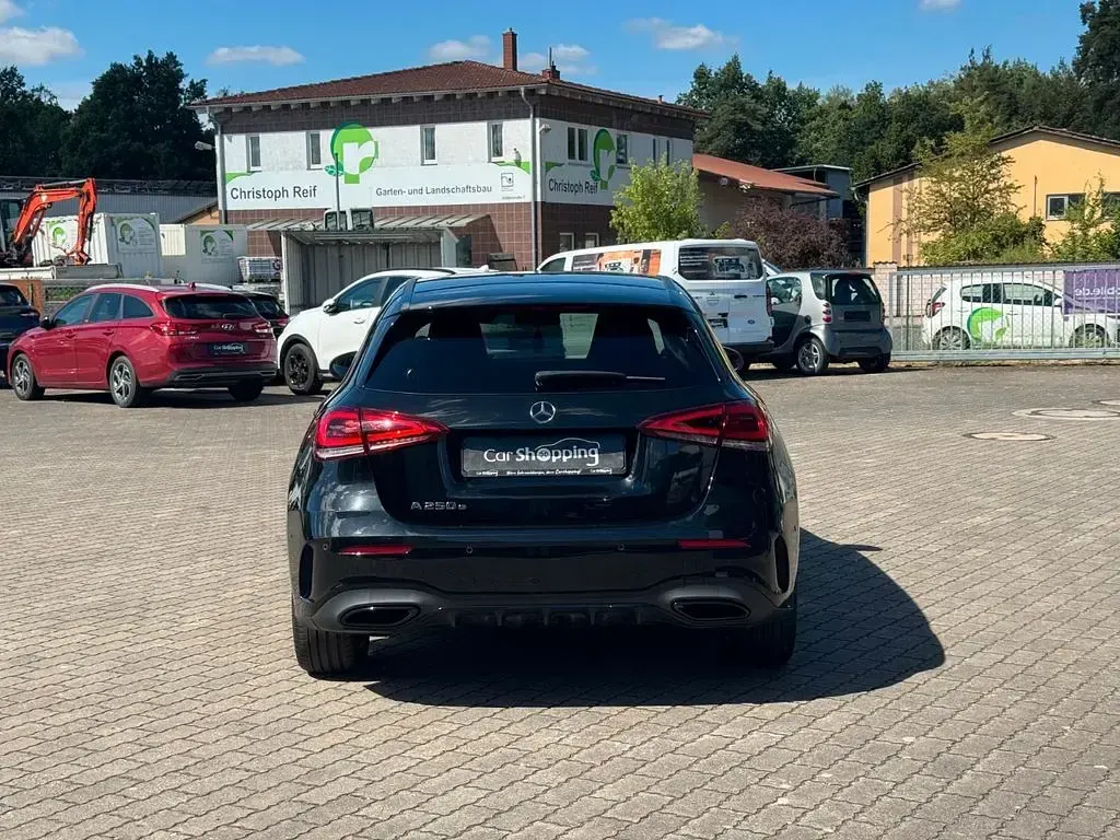Gebraucht Mercedes A250 Edition 160 PS (117 kW) 2021 Schwarz Limousine