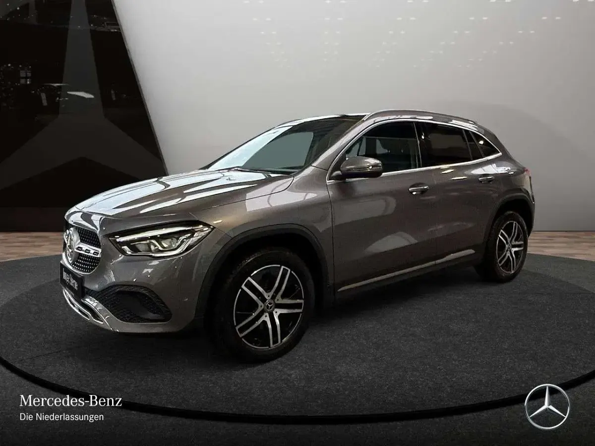 Gebraucht Mercedes GLA200 Progressive 150 PS (110 kW) 2023 Grau SUV