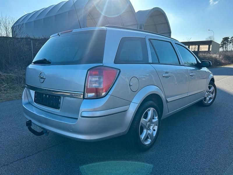 Gebraucht Opel Astra 101 PS (74 kW) 2007 Silber Kombi