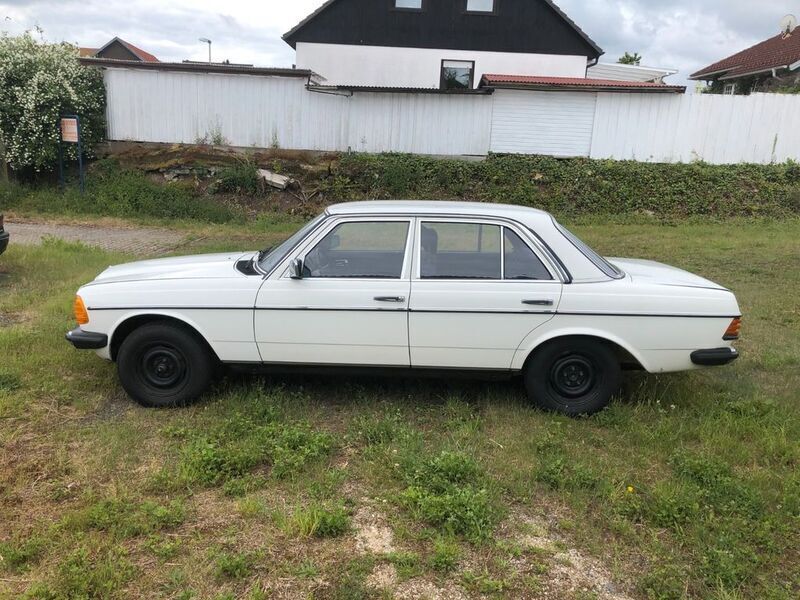 Weiß Gebraucht 1984 Mercedes 200 Limousine | 13.900 € - Bild 1/4