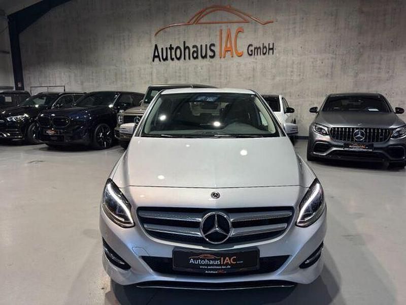 Gebraucht Mercedes B180 122 PS (89 kW) 2018 Silber Van / Kleinbus