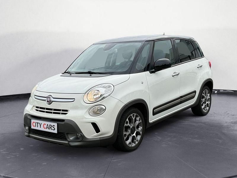 Weiß Gebraucht 2015 Fiat 500L Trekking Van / Kleinbus | 7.990 € (Fairer Preis) - Bild 1/4