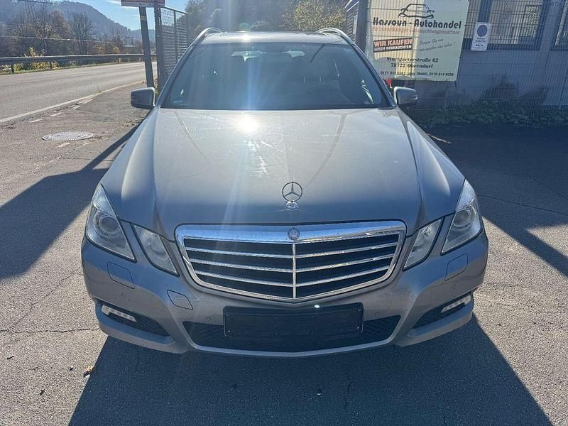 Gebraucht Mercedes E250 Avantgarde 204 PS (150 kW) 2010 Grau Kombi