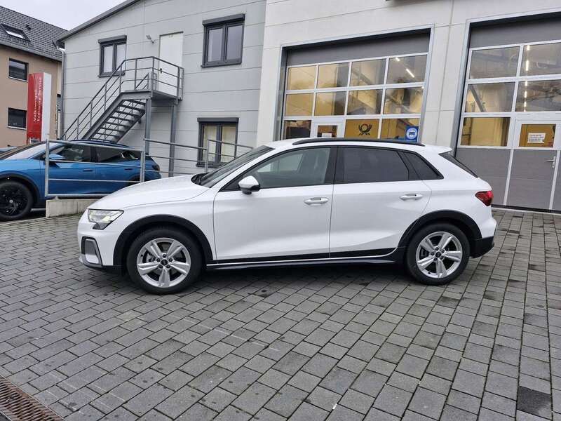 Gebraucht Audi A3 150 PS (110 kW) 2024 Arkonaweiß Kleinwagen