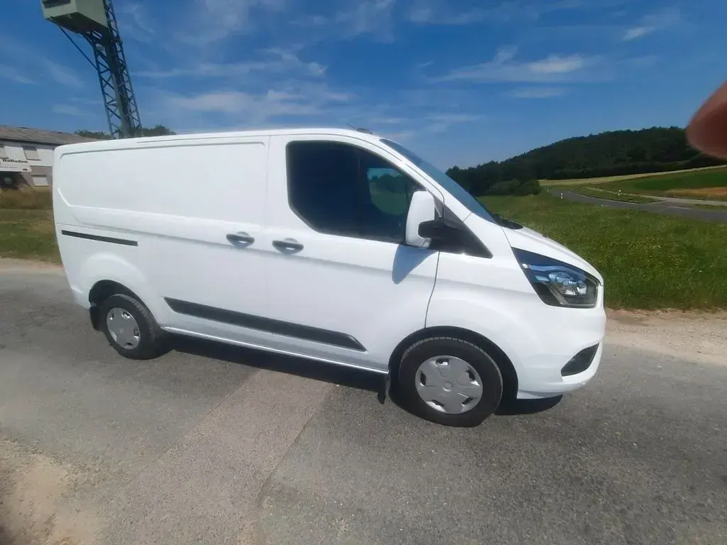 Gebraucht Ford Transit Custom 131 PS (96 kW) 2022 Weiß Van / Kleinbus