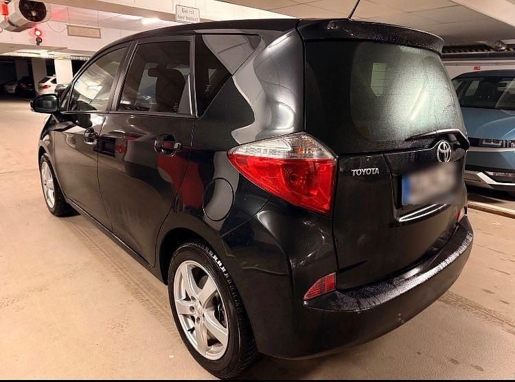 Gebraucht Toyota Verso-S Cool 90 PS (66 kW) 2011 Schwarz Van / Kleinbus