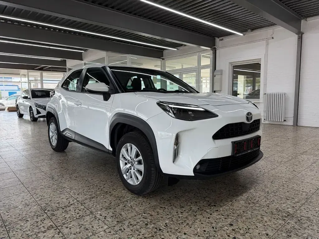 Gebraucht Toyota Yaris Cross 92 PS (67 kW) 2023 Weiß SUV