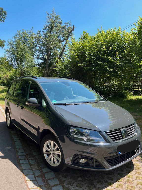 Grau Gebraucht 2021 Seat Alhambra Style Van / Kleinbus | 29.200 € (Guter Preis) - Bild 1/4