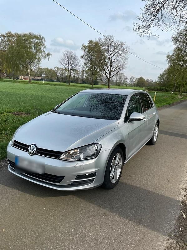 Silber Gebraucht 2014 VW Golf VII Kleinwagen | 7.499 € (Guter Preis) - Bild 1/4