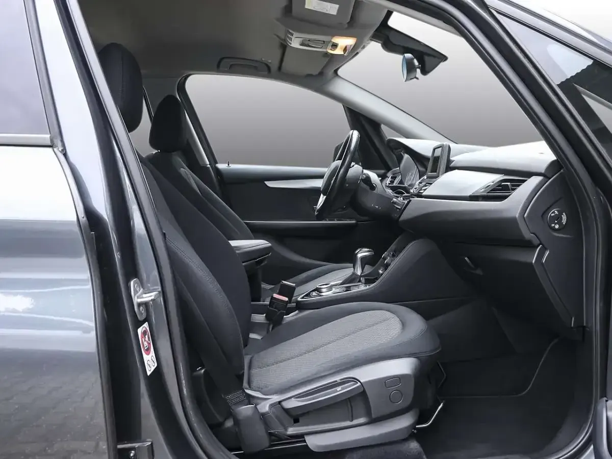 Gebraucht BMW 218 Advantage 136 PS (100 kW) 2016 Grau Van / Kleinbus
