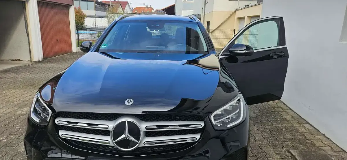 Gebraucht Mercedes GLC220 194 PS (142 kW) 2022 Schwarz SUV