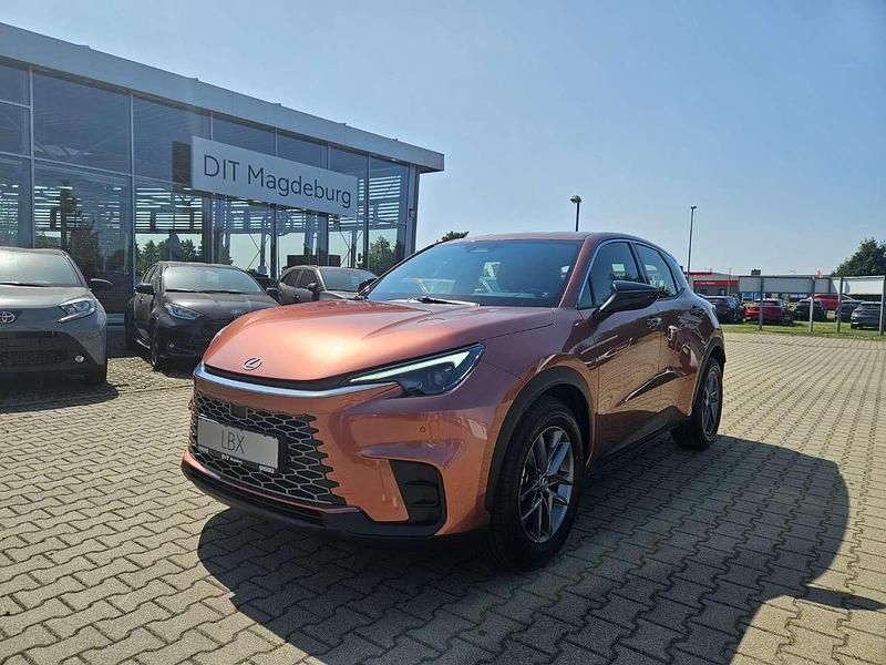 Kupferrot metallic Neu 2025 Lexus LBX SUV | 31.290 € (Guter Preis) - Bild 1/4