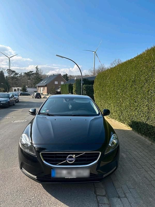 Schwarz Gebraucht 2016 Volvo V40 Kombi | 9.390 € (Fairer Preis) - Bild 1/4