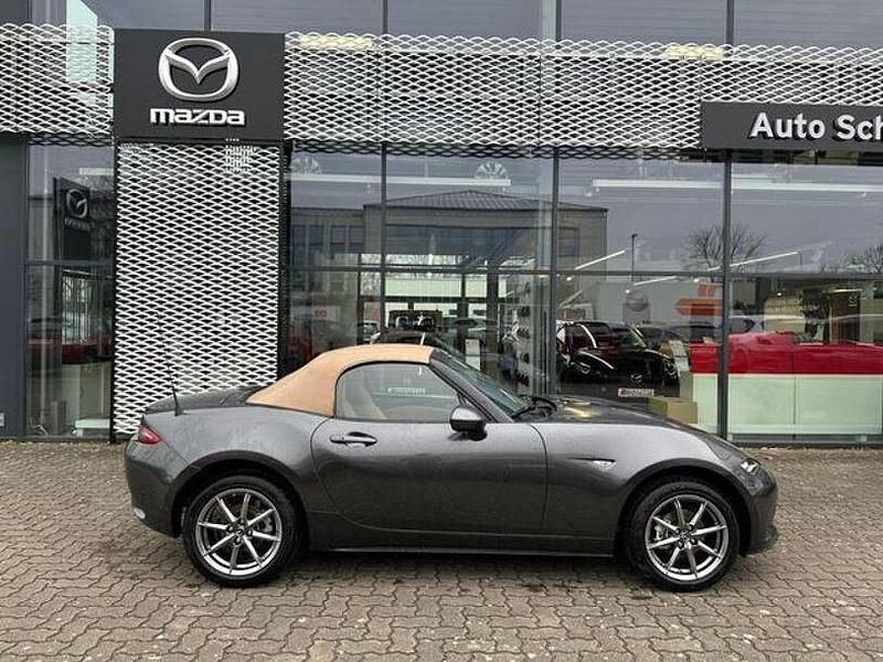 Neu Mazda MX5 Kazari 132 PS (97 kW) 2025 Beige Cabrio