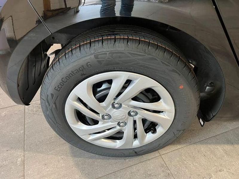 Gebraucht Hyundai i10 Select 67 PS (49 kW) 2024 Phantom black mineraleffekt Kleinwagen