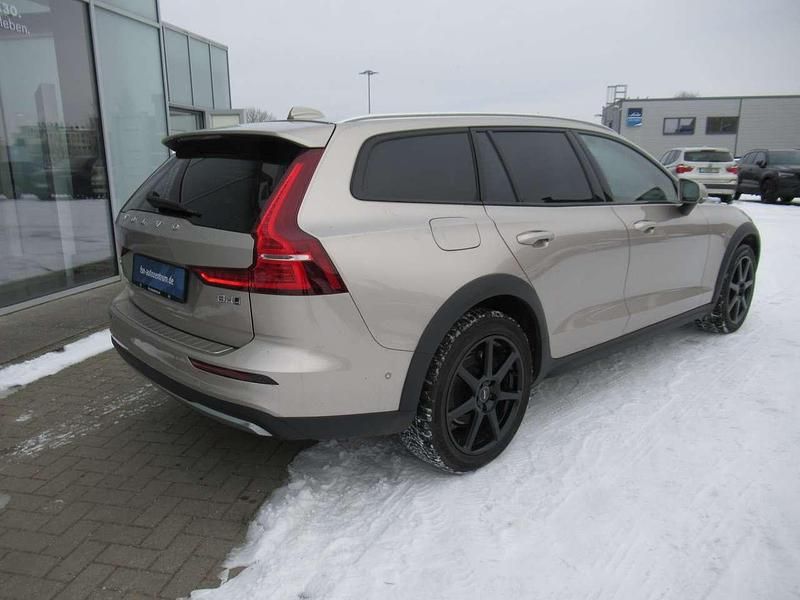 Gebraucht Volvo V60 CC Ultimate 197 PS (144 kW) 2023 Bright dusk Kombi