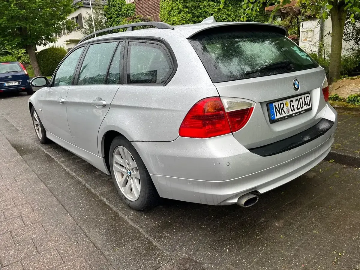 Gebraucht BMW 320 163 PS (119 kW) 2008 Silber Kombi