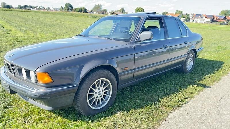 Grau Gebraucht 1990 BMW 735 Limousine | 6.000 € - Bild 1/4