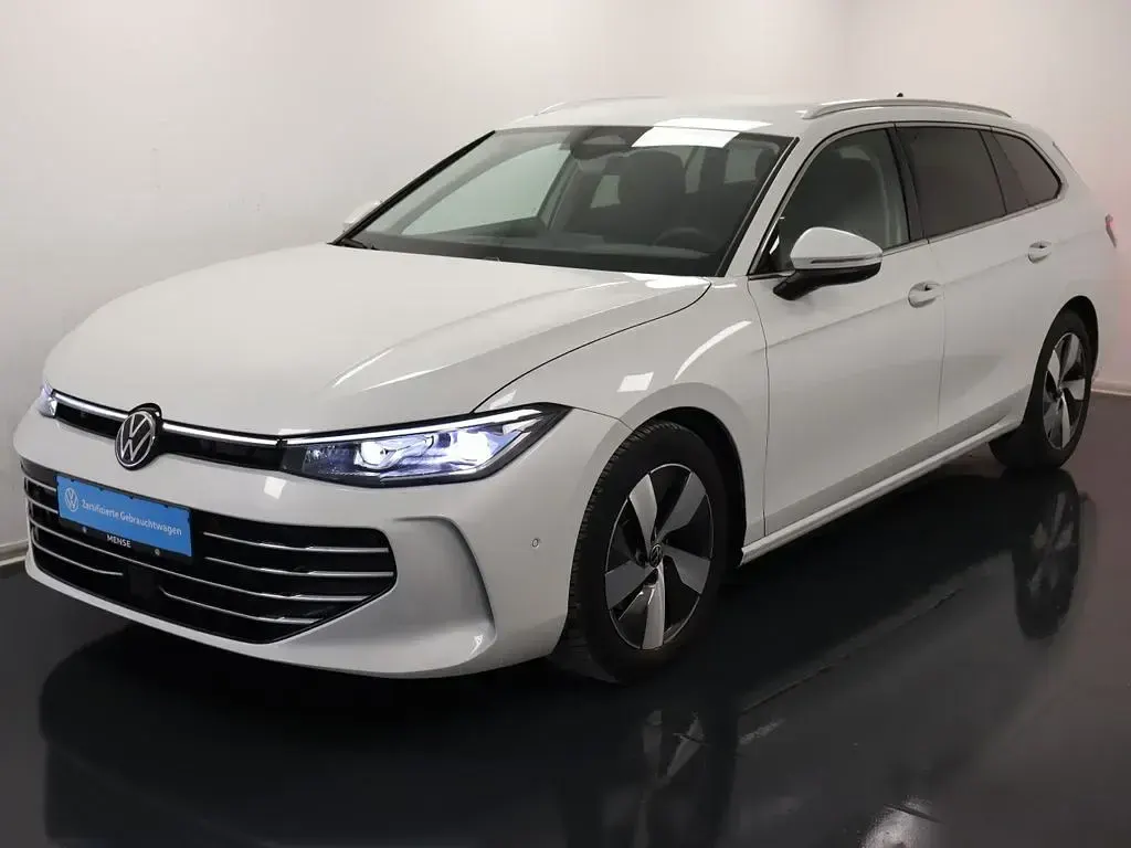Second-hand VW Passat Elegance 150 CP (110 kW) 2025 Alb Break