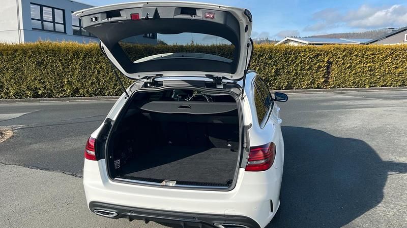 Gebraucht Mercedes C300 245 PS (180 kW) 2020 Weiß Kombi