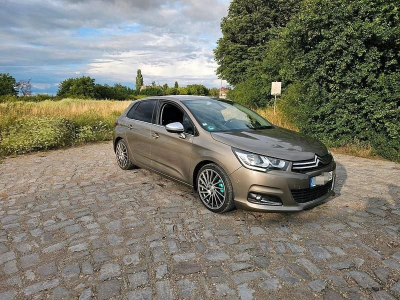 Braun Gebraucht 2016 Citroën C4 Business Class Kleinwagen | 6.299 € (Fairer Preis) - Bild 1/4