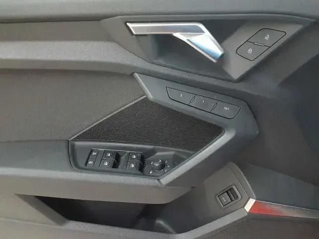 Używany Audi A3 Advanced 150 KM (110 kW) 2022 Czerwony Sedan/Limuzyna